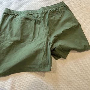 Gap Khaki 7” shorts